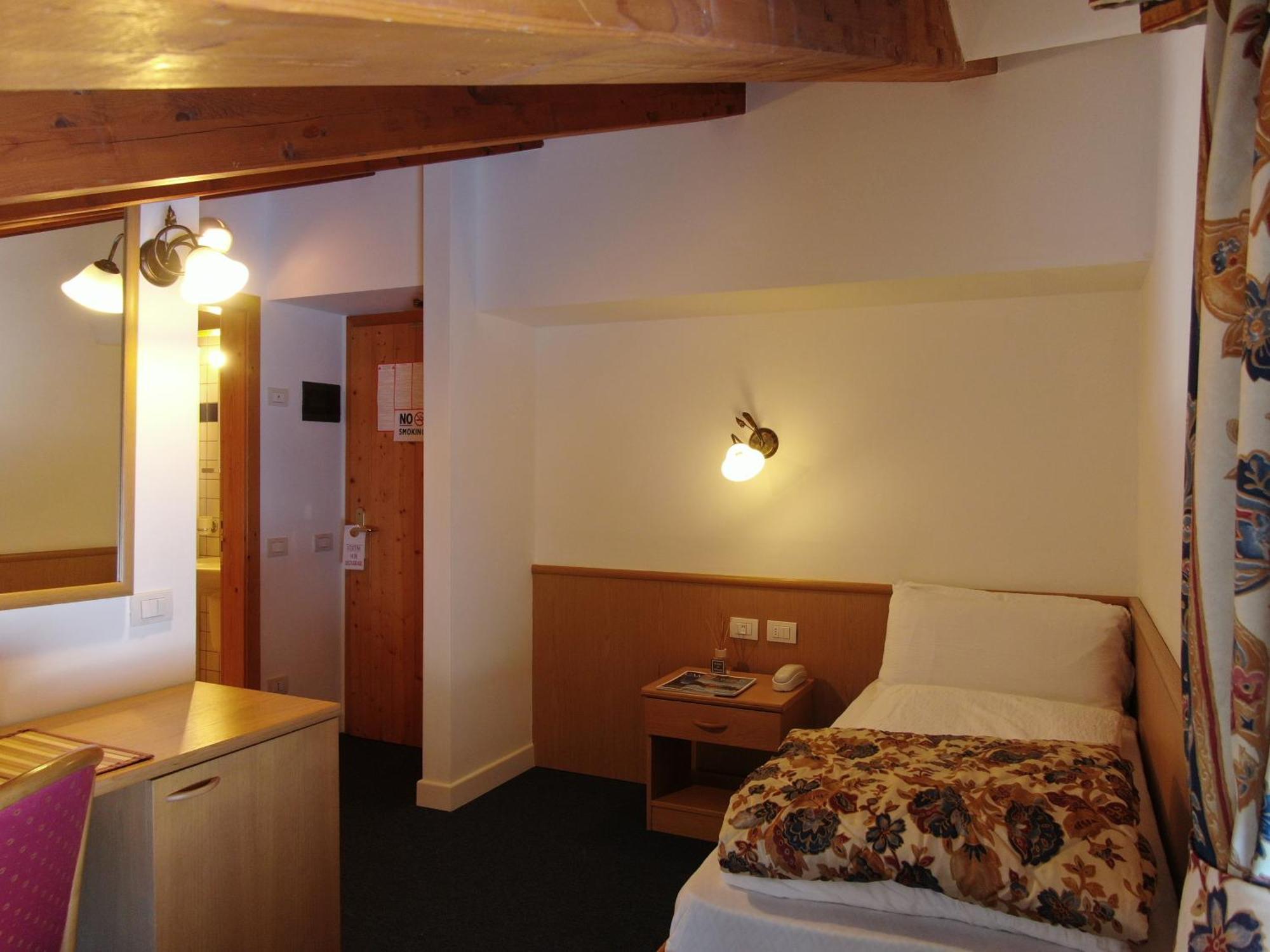 Hotel Fortini Мадона ди Кампильо Екстериор снимка