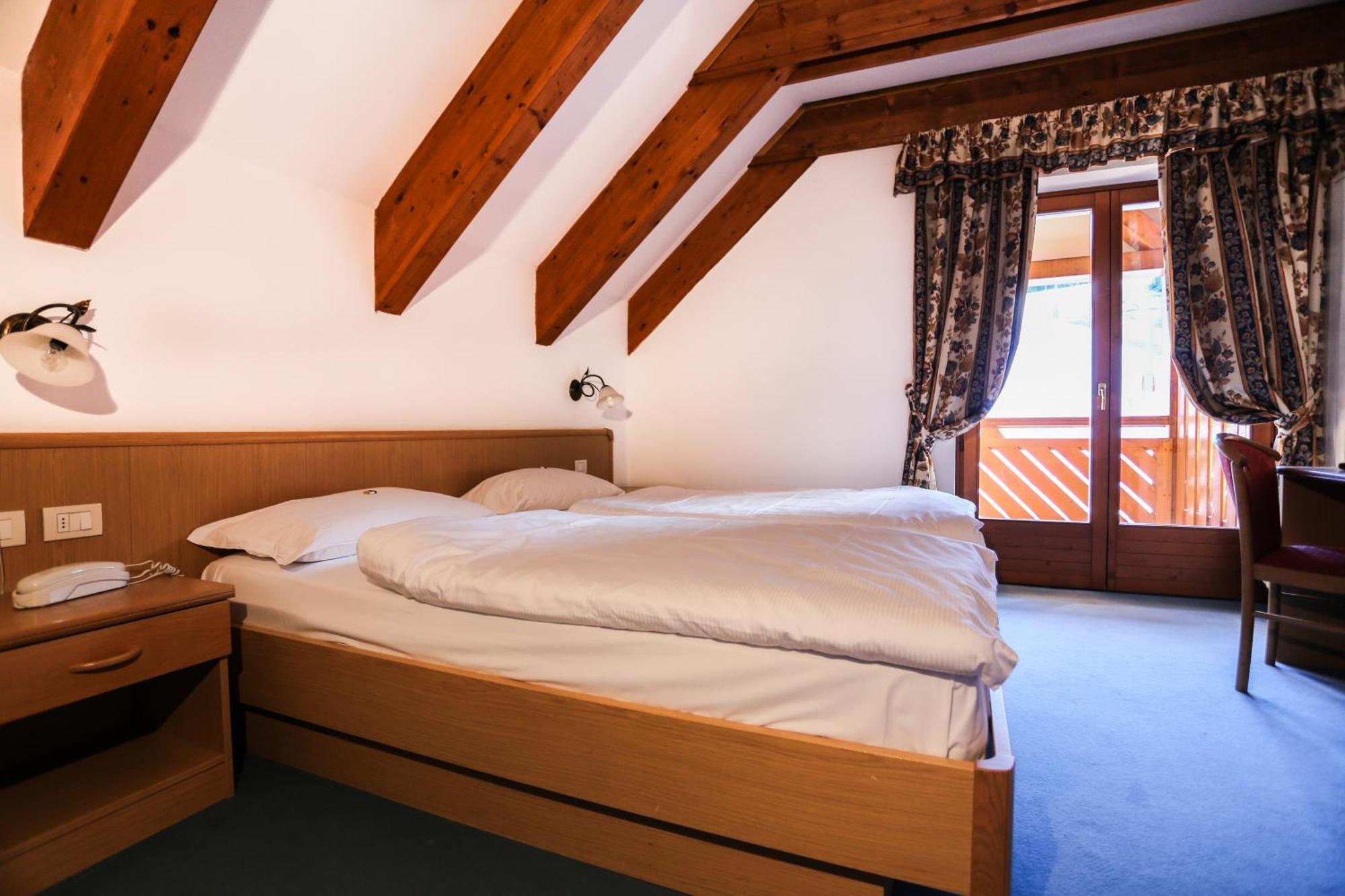 Hotel Fortini Мадона ди Кампильо Екстериор снимка