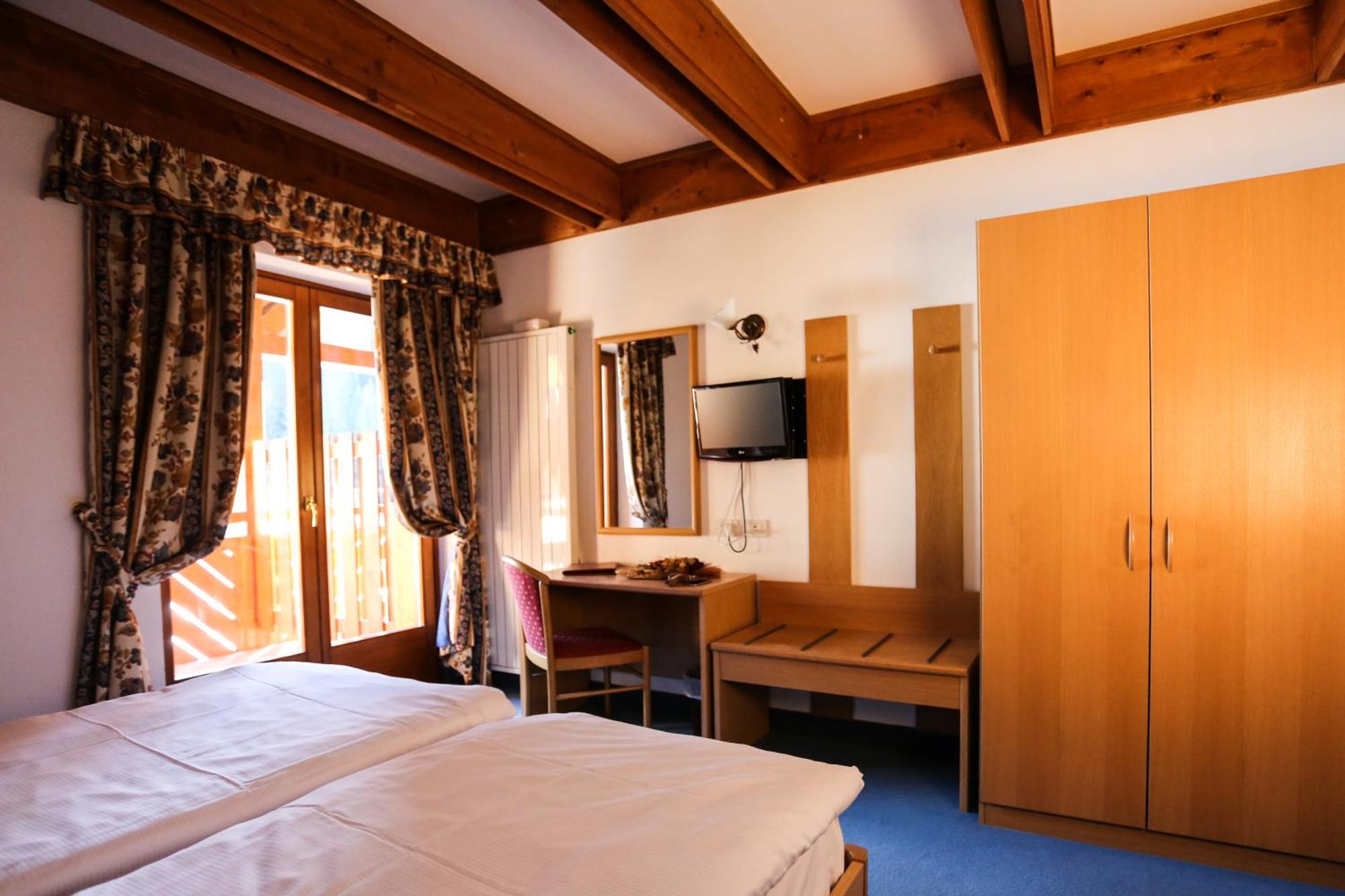 Hotel Fortini Мадона ди Кампильо Екстериор снимка