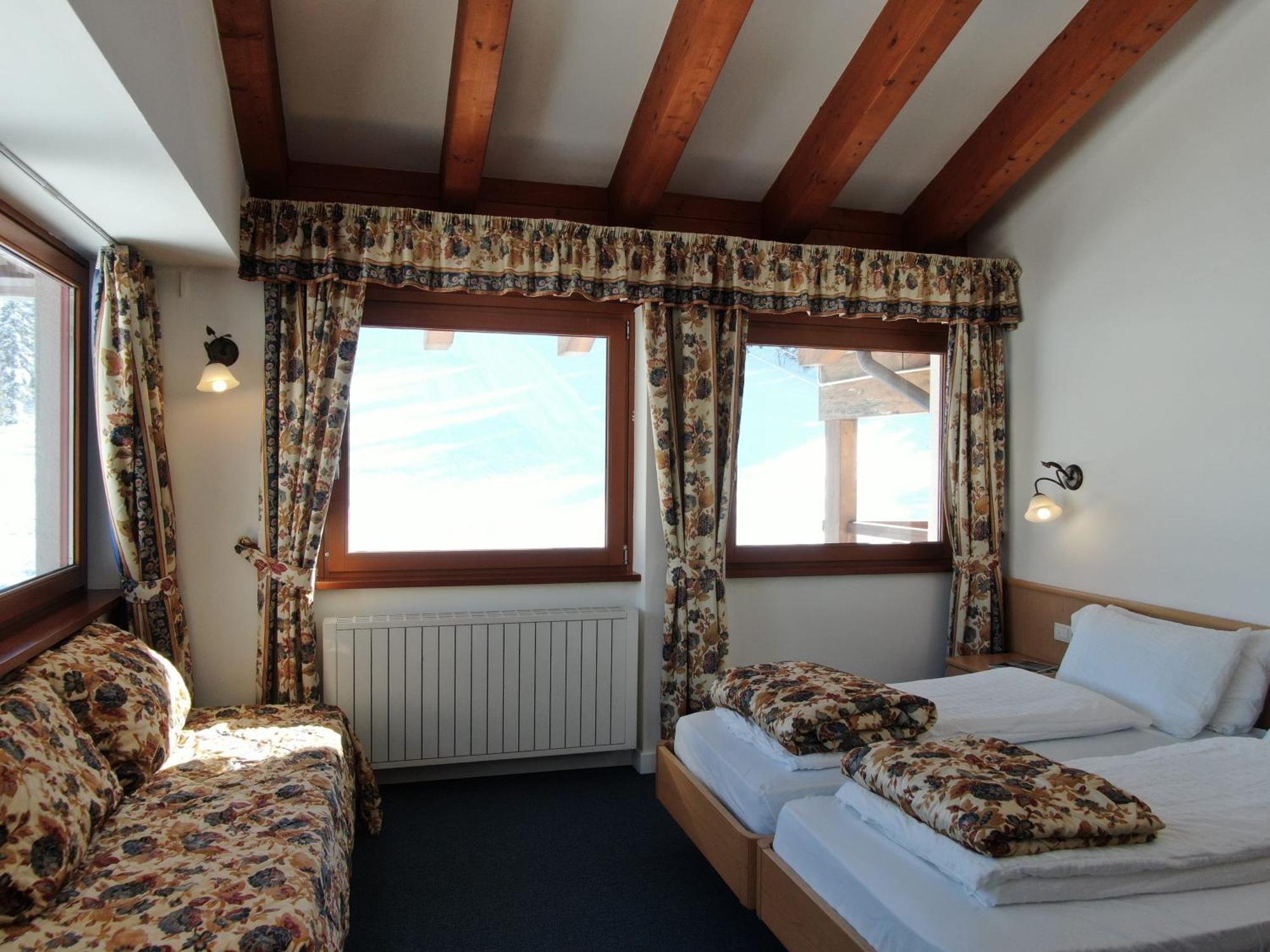 Hotel Fortini Мадона ди Кампильо Екстериор снимка